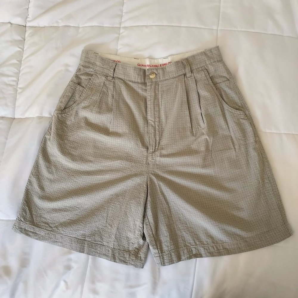 Vintage Gloria Vanderbilt Gingham Shorts size 12 (light olive green/tan)